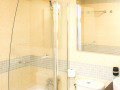 baño con bañera